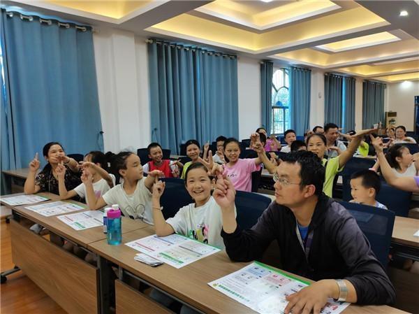 親子有效溝通，共筑和諧家庭——陽明山莊社區(qū)成功舉辦家庭教育講座活動